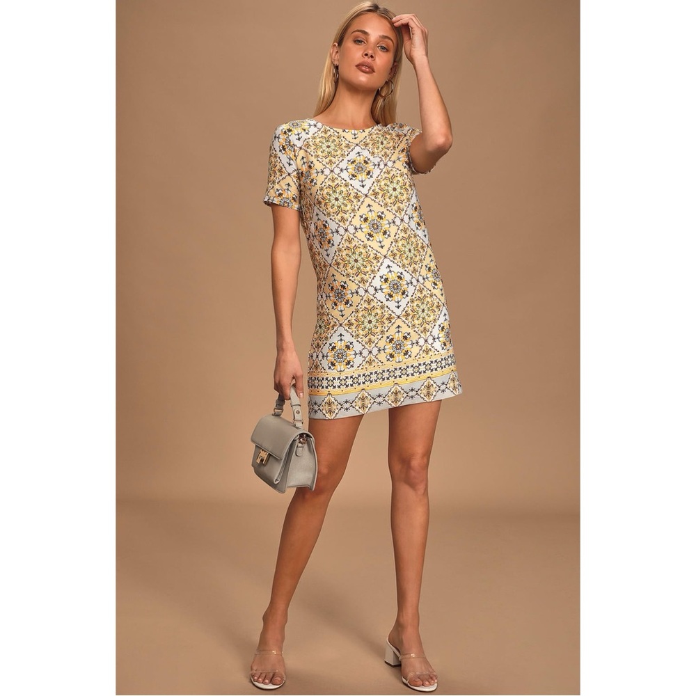 Lulus Dandy Lion Yellow Print short sleeve Shift Dress size XS